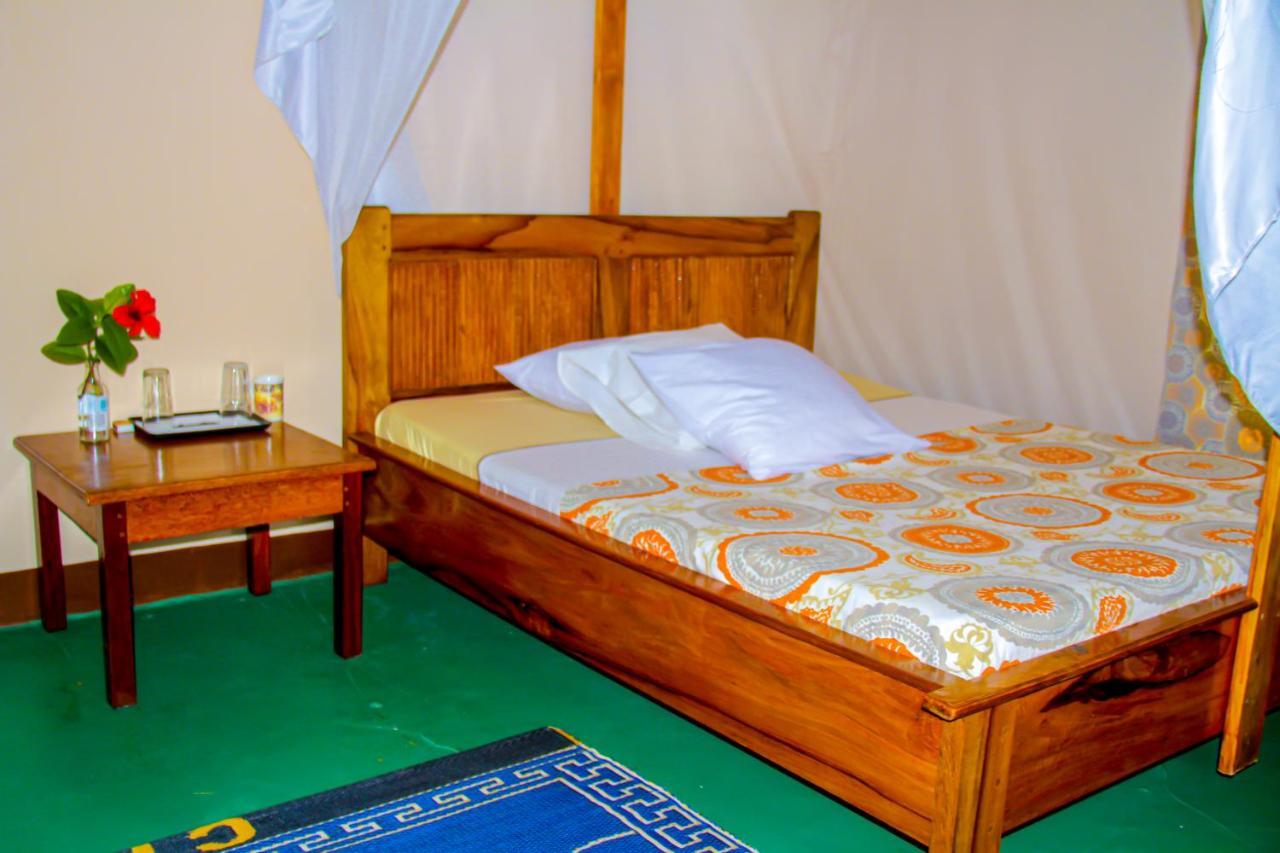 Mikoko Beach & Cottages Bagamoyo Esterno foto