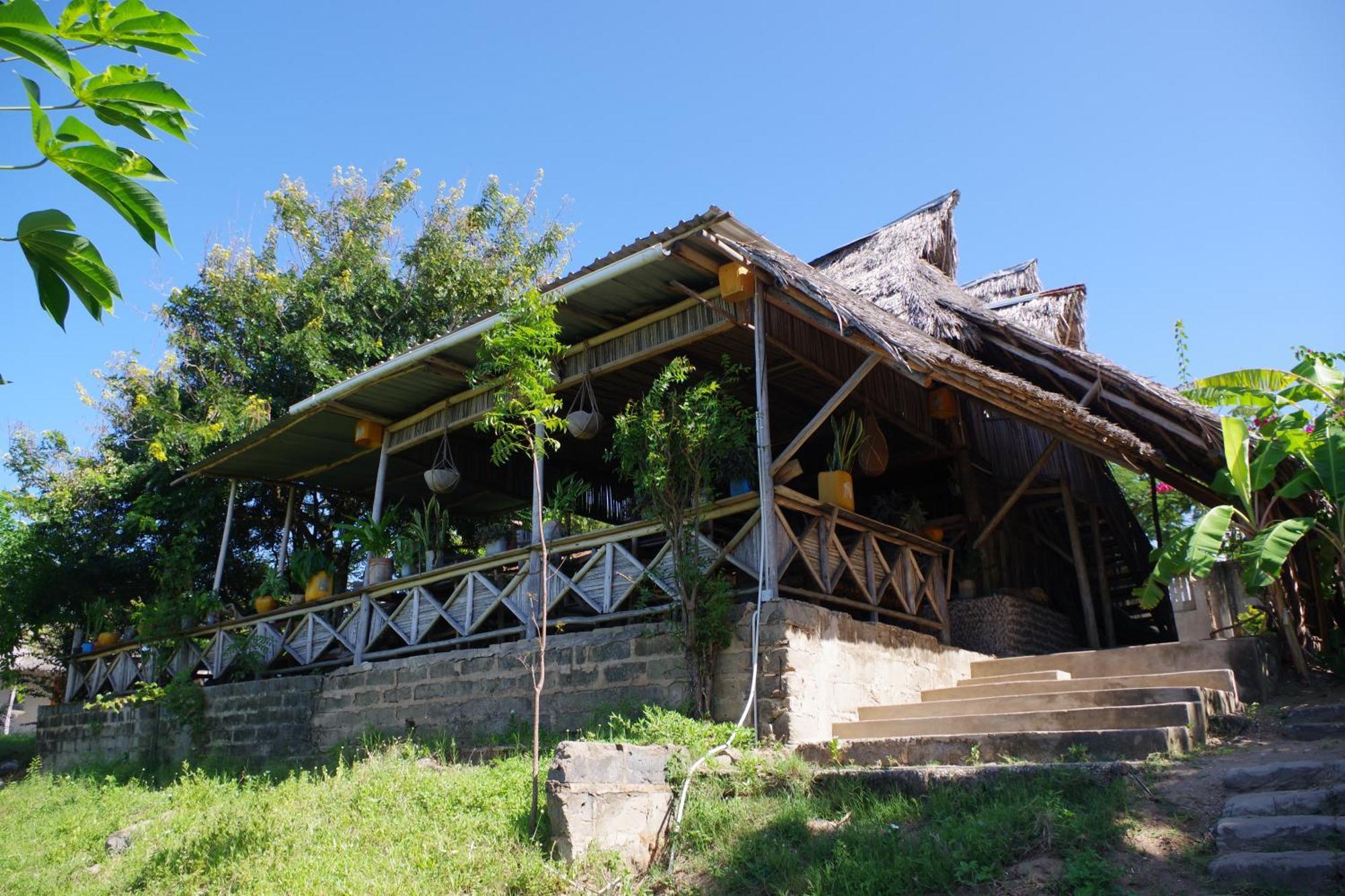 Mikoko Beach & Cottages Bagamoyo Esterno foto
