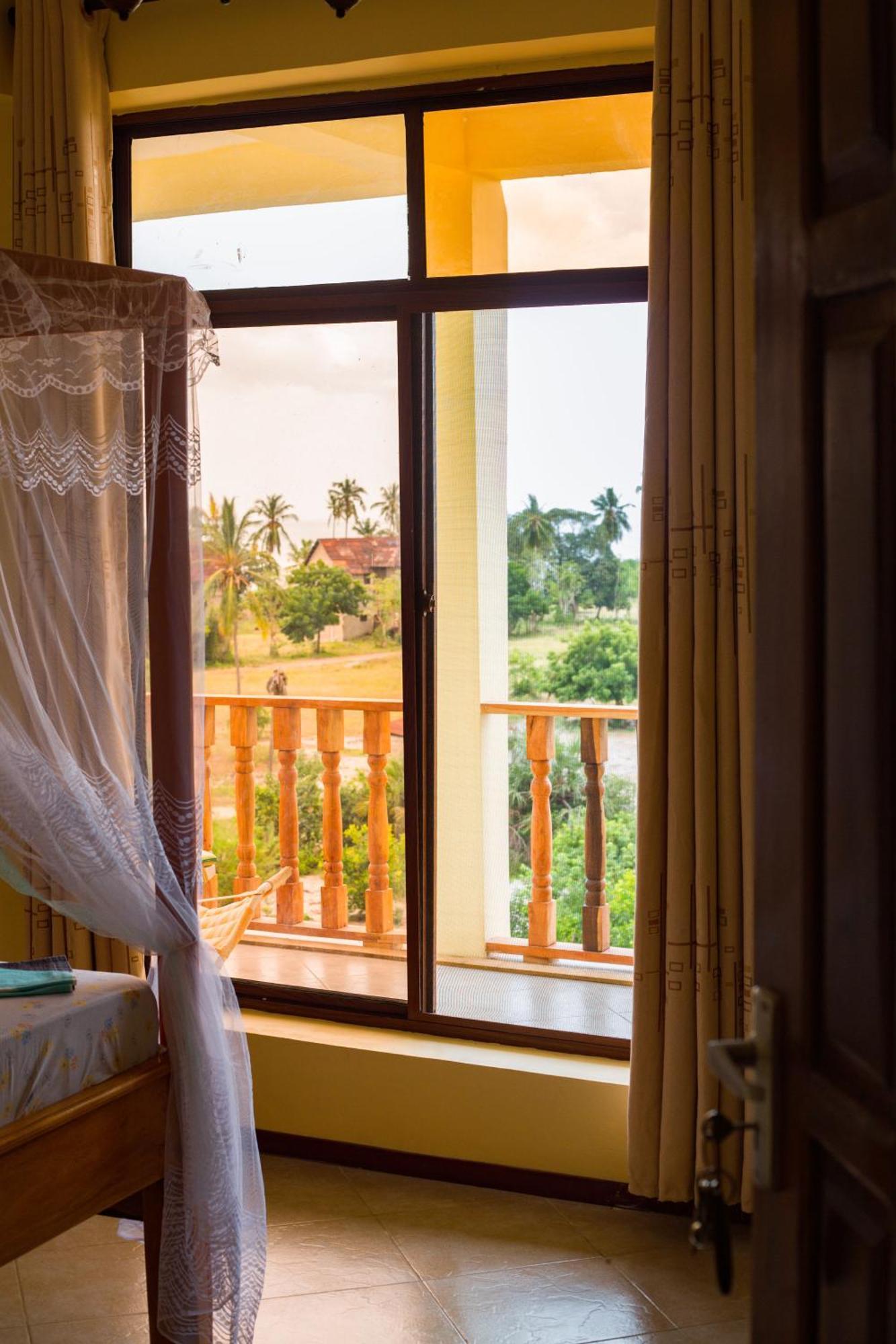 Mikoko Beach & Cottages Bagamoyo Esterno foto